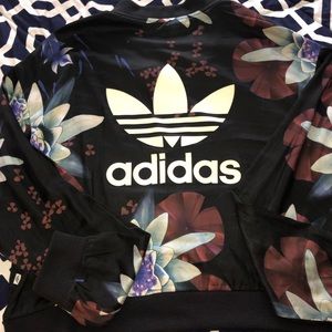 Women’s Adidas’s Throw Jacket. 🦄😻